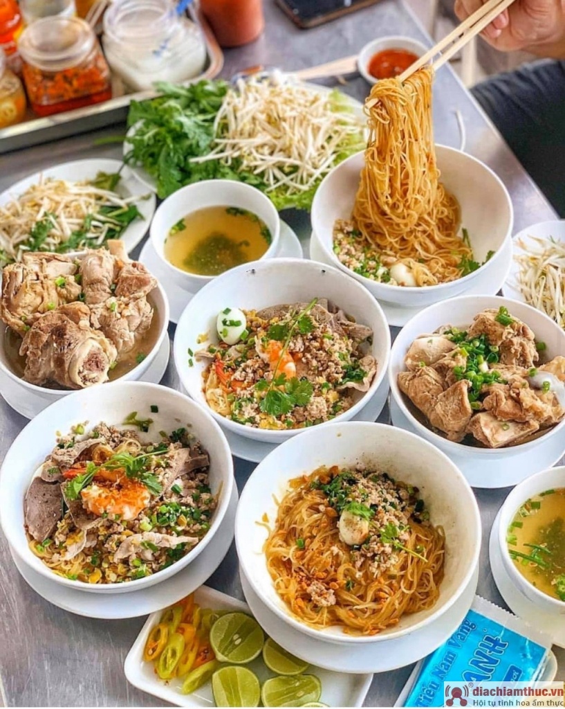 Hủ tiếu nam vang quán Tài Anh