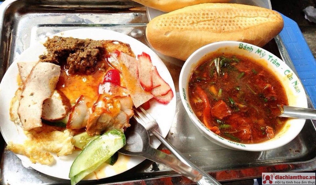 Trâm - Bánh Mì Sốt Vang Đình Ngang