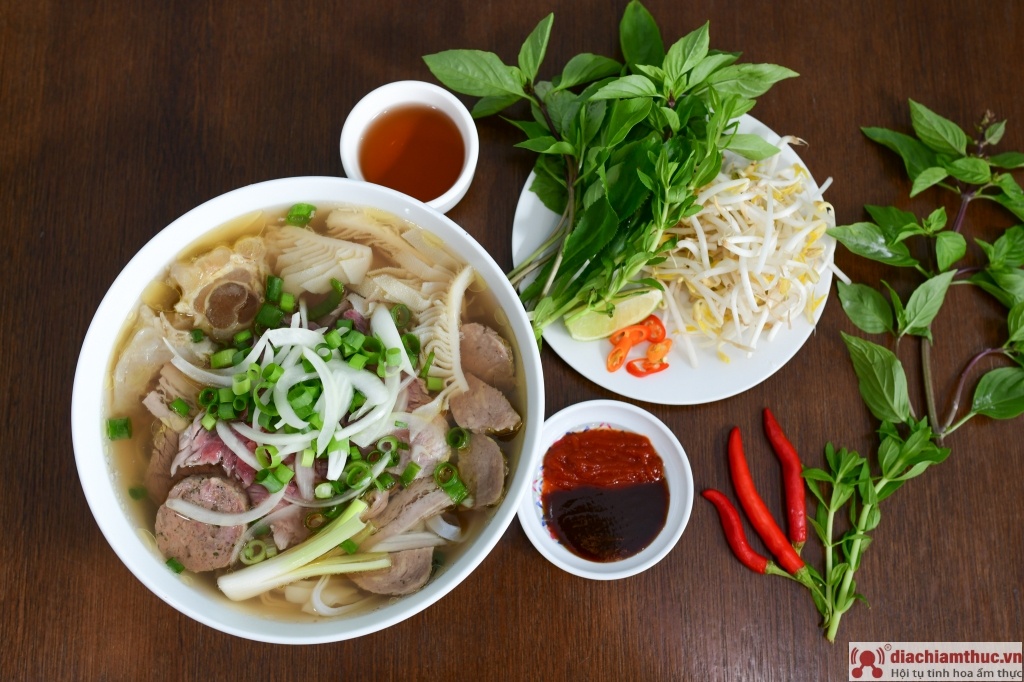 Một tô phở bò Hà Nội ngon chuẩn vị