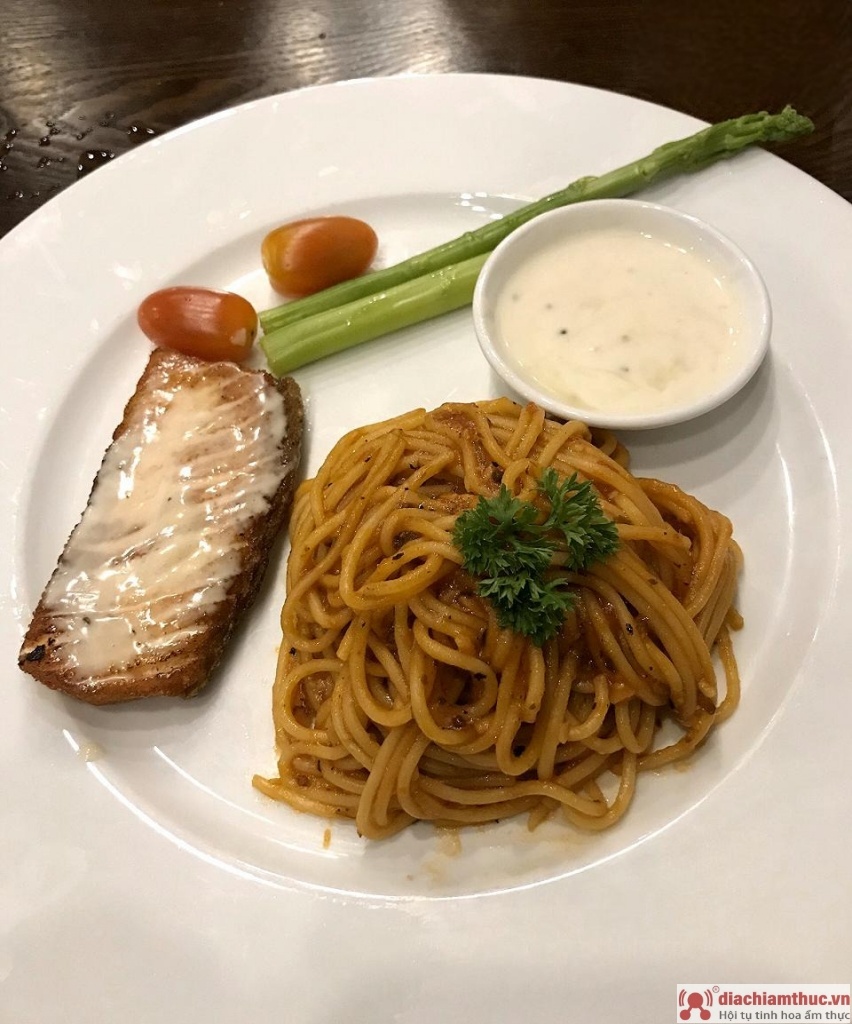 Ong Nâu Spaghetti Tân Phú