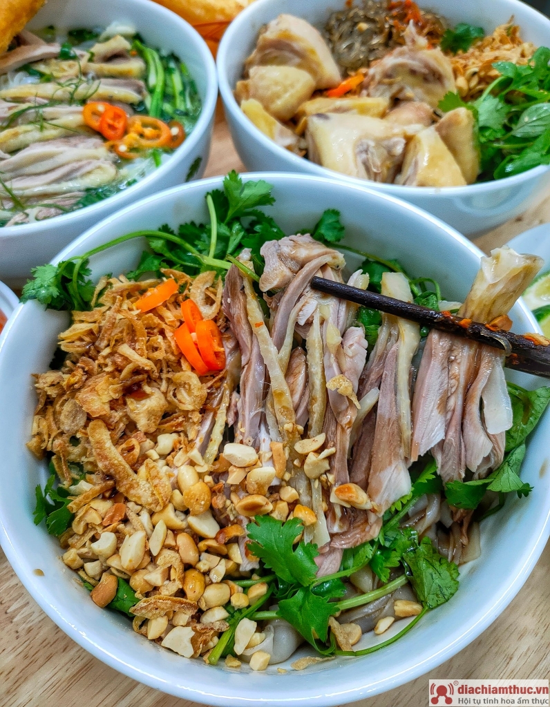 Phở gà chấm Hà Nội